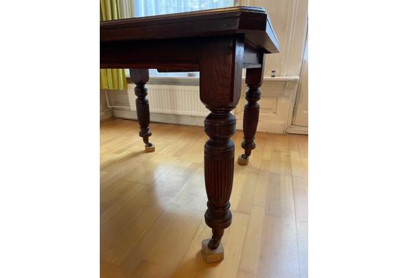 Eikenhouten eethoek in goede staat - close-up-poot