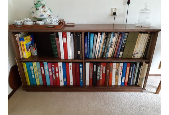 Houten lage boekenkast 1,55m breed - 20230917_121743