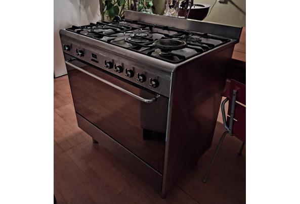 Gasfornuis met vijf pitten. - PHOTO-2025-11-27-21-31-24