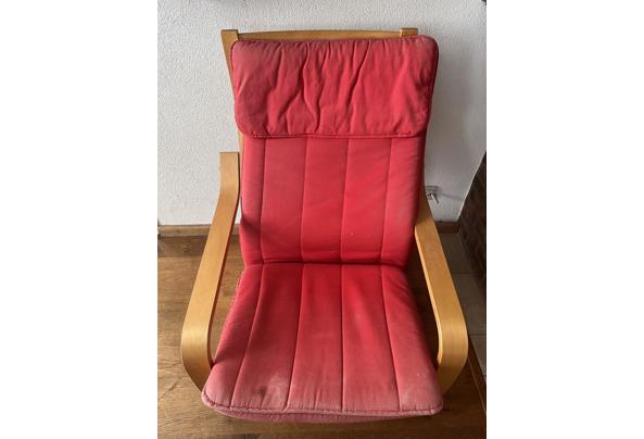 Rode Ikea stoel - FA492640-B273-4001-9BBA-ABAC7E8D96E7