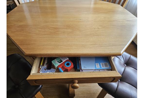 Eettafel met 2 lades en 4 stoelen - 20251113_135905