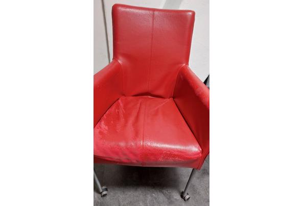 6x Rode stoelen op wieltjes - 20240328_173651