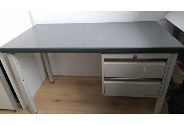 Stalen bureau - 16486496261058217292146313489741