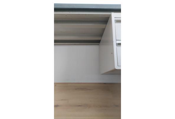 Stalen bureau - 16486497131071825765812937474307