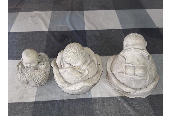 3 'Baby'/foetus beeldjes - 17534403114416374775169736716605