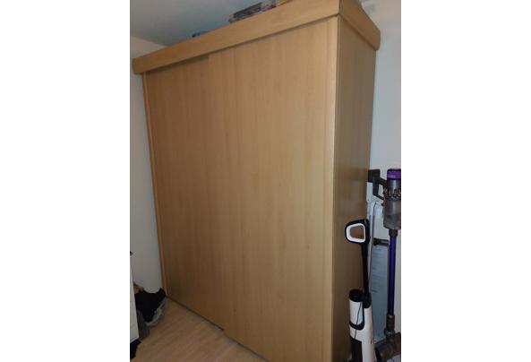 Gratis kledingkast 220 x 180 x 60 - kledingkast-dicht