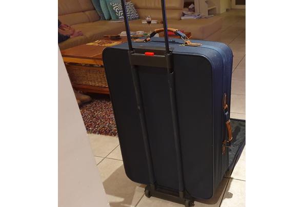 hele grote koffer van stof - blauwe-koffer-achterkant