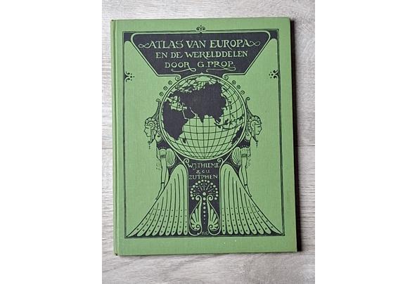 Verzameling oude schoolboeken/ Bosatlas / - 20261006_082858 Verzameling oude schoolboeken/ Bosatlas / - 20261006_082858