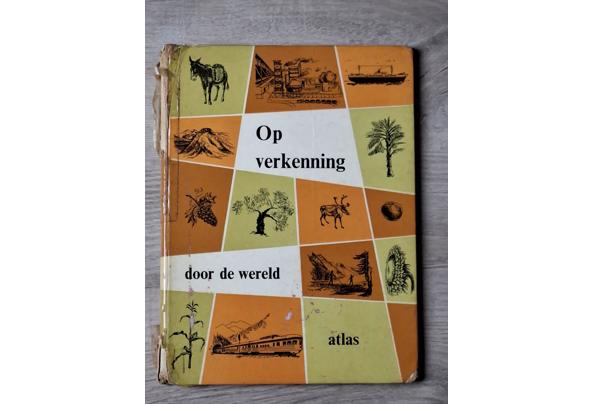 Verzameling oude schoolboeken/ Bosatlas / - 20261006_082919 Verzameling oude schoolboeken/ Bosatlas / - 20261006_082919