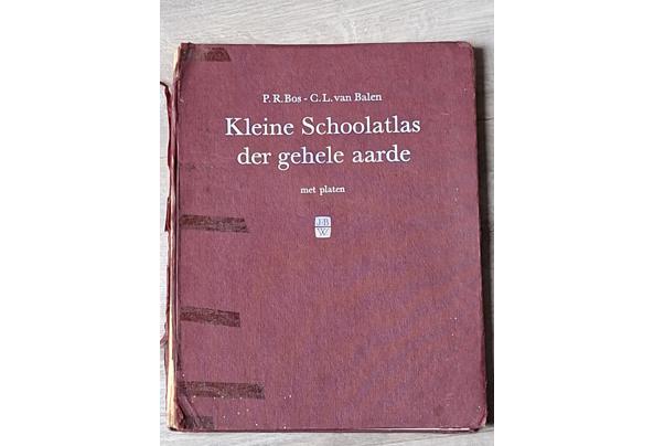 Verzameling oude schoolboeken/ Bosatlas / - 20261006_082937 Verzameling oude schoolboeken/ Bosatlas / - 20261006_082937