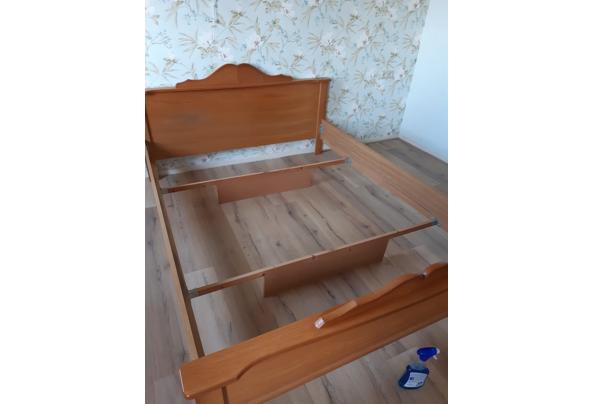 Gratis afhalen: Twee persoons eiken houten bed met nachtkastjes - bed-geraamte