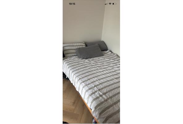 Gratis Bed with two pillows, sheets and a blanket - IMG_0882