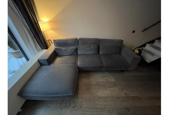 Comfortabele bank met gebruikssporen - IMG_5542