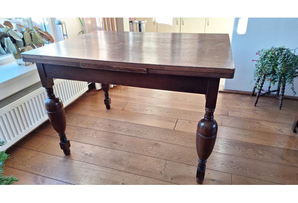 Antieke tafel met 4 bijpassende stoelen - 2025-12-25-13-44-03