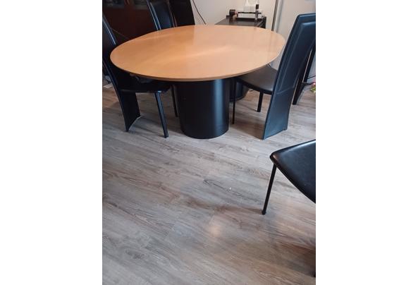 Ovalen tafel met 6 stoelen zwart/hout - 20241209_150042