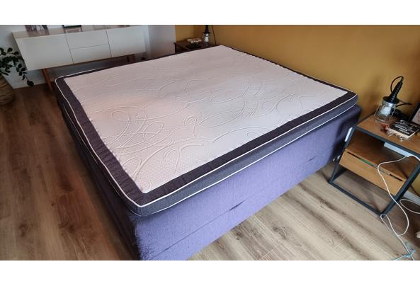 Heerlijk, goed en schoon bed. Boxspring met veel ruimte eronder - 20250119_124849