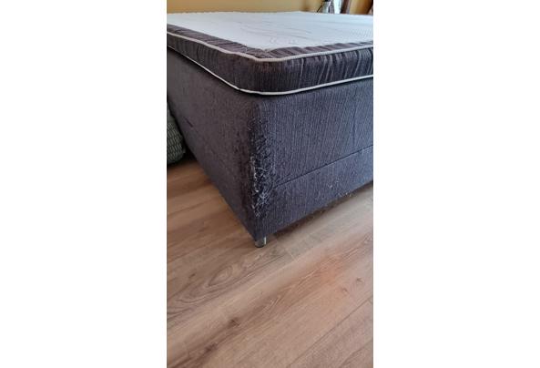 Heerlijk, goed en schoon bed. Boxspring met veel ruimte eronder - 20250119_124910