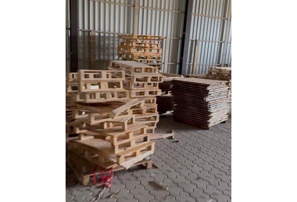 Kapotte Pallets van hout - IMG_0744