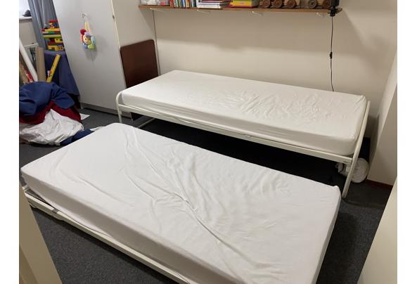 Twee bedden met twee matrassen (inschuifbaar) - bed2