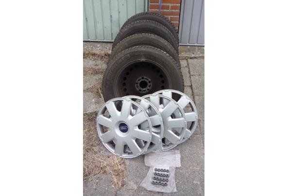 Michelin winterbanden Tubeless 205/55 R16 - winterbanden_met_wieldoppen-004