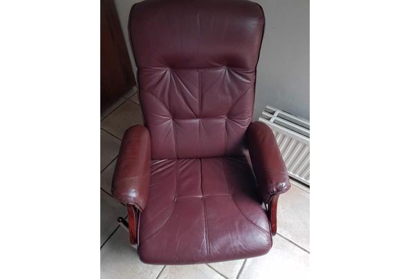 Bordeauxrode stoel - IMG-20231222-WA0005
