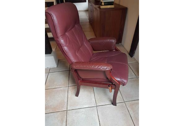 Bordeauxrode stoel - IMG-20231222-WA0006