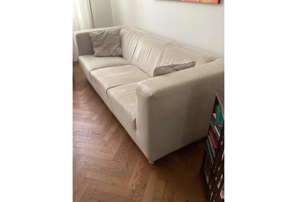 Mooie suede 3 zits bank - 82806DF0-42E1-4991-8AAF-6A84F7E14319_1_102_o