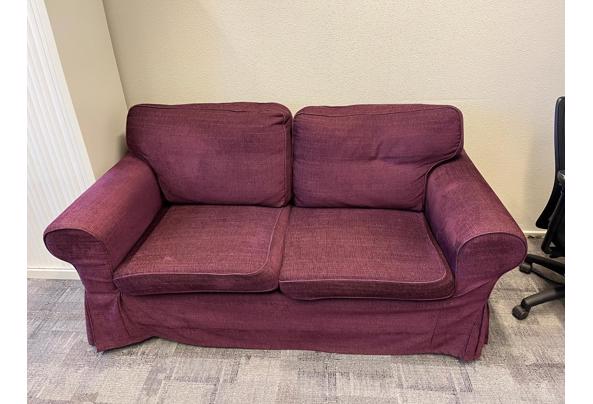 Bankje staat op kantoor  - d7701b88-0805-4db5-8b46-fb11e2ff29d3