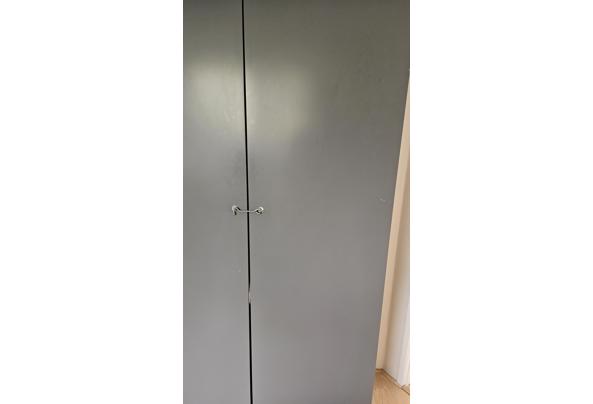 Kledingkast grijs IKEA hanggedeelte en 2 planken - 17914752706401370822131866696781