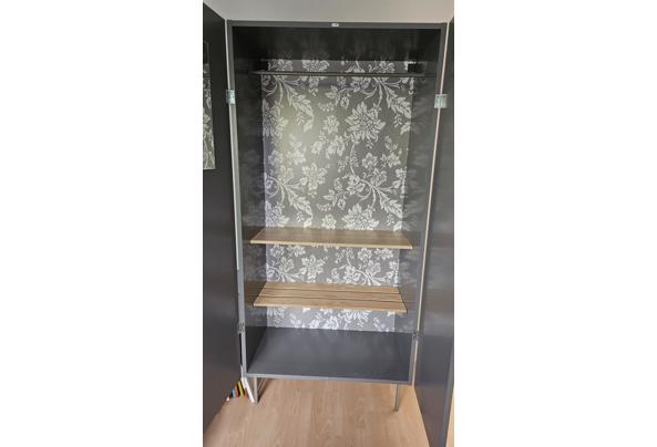 Kledingkast grijs IKEA hanggedeelte en 2 planken - 17914753007293493638257573593408