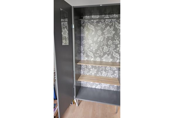 Kledingkast grijs IKEA hanggedeelte en 2 planken - 17914753130016609231712011438855