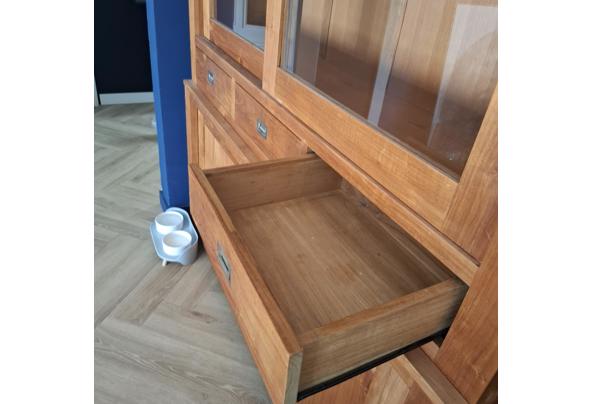 Houten glazen kast  - 17547372086002432955317024969298