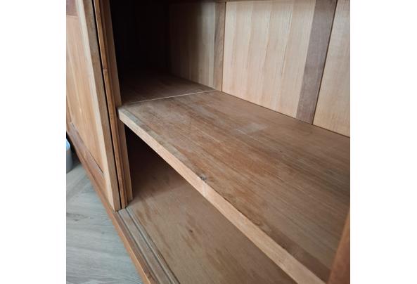 Houten glazen kast  - 17547372207495120422477730193410