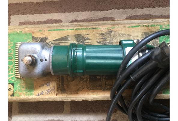 Zware Vee Tondeuse Aesculap Econom S met 3 set scheerkoppen - IMG_2694_637622994969990576