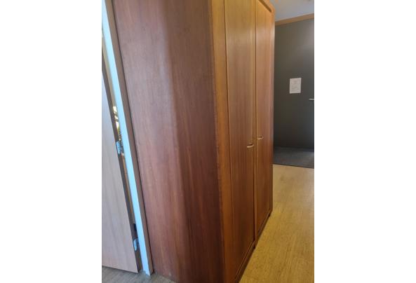 Hoge houten kast - 1-1