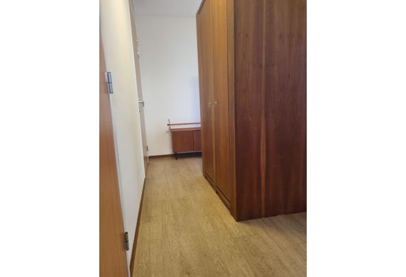 Hoge houten kast - 1