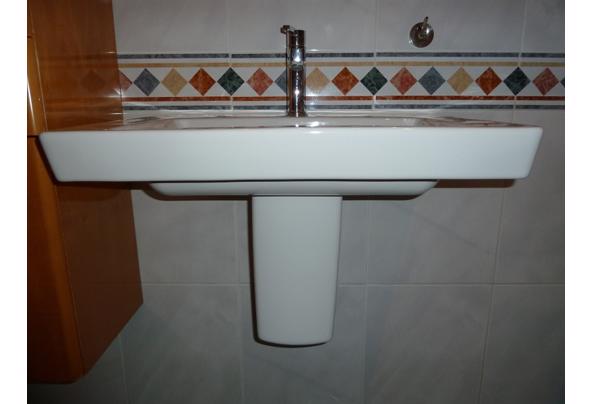 Badkamermeubel met spiegel en wastafel compleet met kraan  - P1020711
