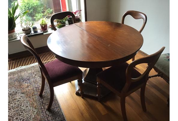 Ronde salontafel met vier stoelen - IMG_0212