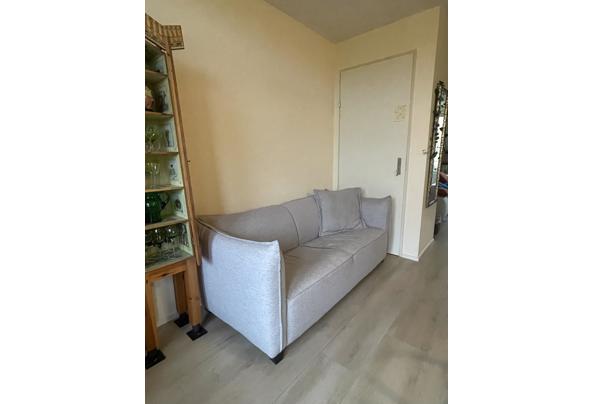 Kleine driezitsbank - lichtgrijs - IMG_4878 Kleine driezitsbank - lichtgrijs - IMG_4878