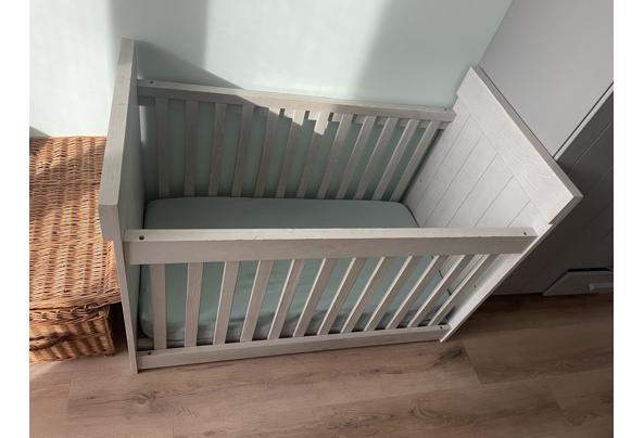 Baby ledikant - 47941432-9DA2-4AFE-8E07-83C481114310
