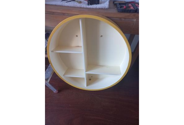 2 kasten rond, wat beschadigd - 20251213_133253