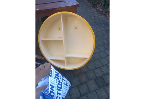 2 kasten rond, wat beschadigd - 20251213_133309