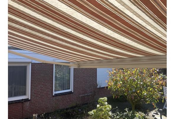 Elektrisch knikarm zonnescherm - IMG_1533