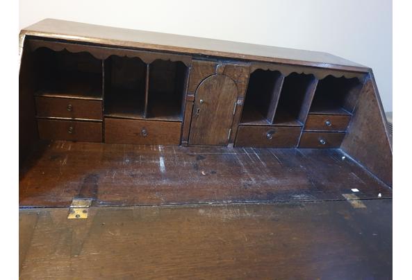 Antiek houten bureau - 20260622_072948