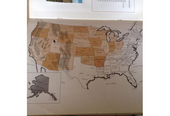 2 BOEKEN ;LA GEOGRAPHIE de L&#x27;AMERIQUE &amp; L&#x27; - IMG_6921_637513979139562725