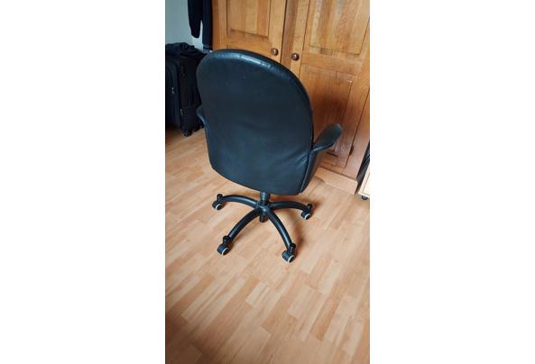 Lederen bureaustoel met zwenkwieltjes - 20211124_105025