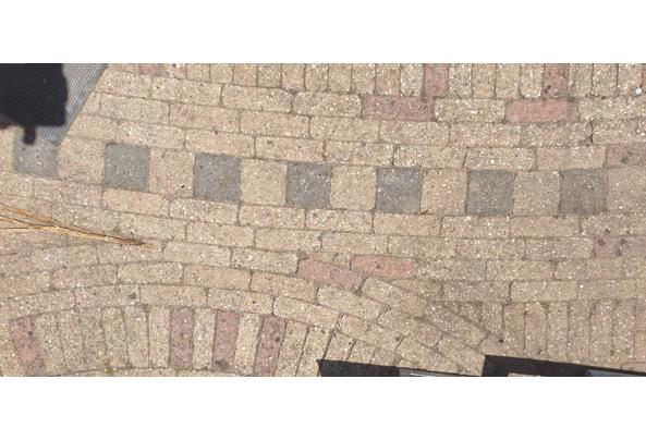 Gratis bestrating / klinkers 1500 (15x7,5x5) & 50(10x10) - 20240617_132857