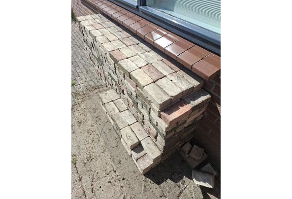 Gratis bestrating / klinkers 1500 (15x7,5x5) & 50(10x10) - 20260807_164633