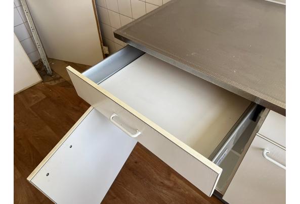 GRATIS Compacte witte keuken met RVS blad en spoelbak - IMG_8620 GRATIS Compacte witte keuken met RVS blad en spoelbak - IMG_8620