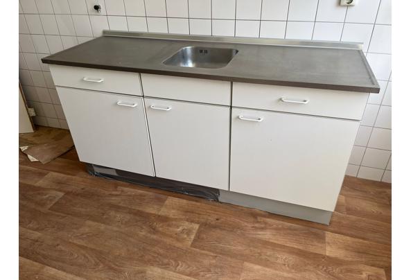GRATIS Compacte witte keuken met RVS blad en spoelbak - IMG_8621 GRATIS Compacte witte keuken met RVS blad en spoelbak - IMG_8621